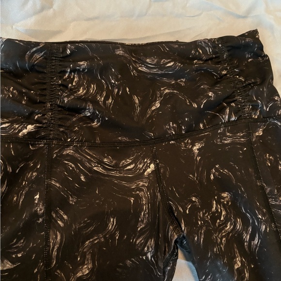 Lululemon cropped running leggings size 4 - Picture 4 of 6